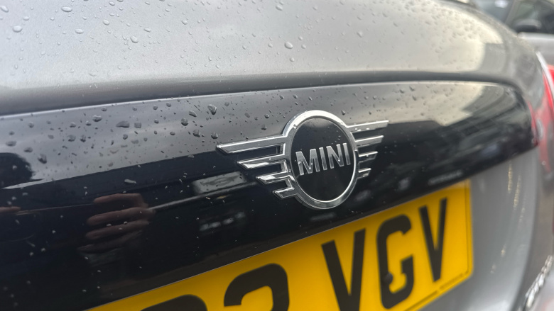MINI Hatchback 1.5 Cooper Classic Premium 5dr Auto Petrol Hatchback